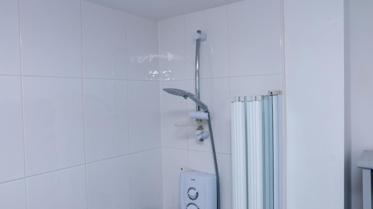 Luxury With Free Netflix & Wifi Coventry