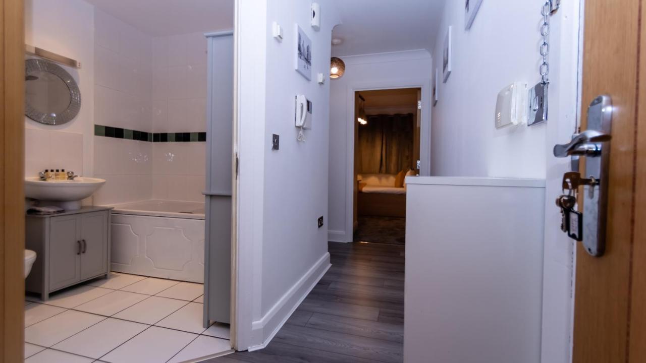 Luxury With Free Netflix & Wifi * Coventry