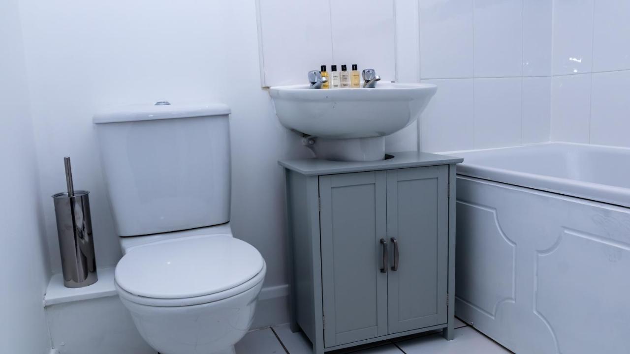 Luxury With Free Netflix & Wifi Apartment *