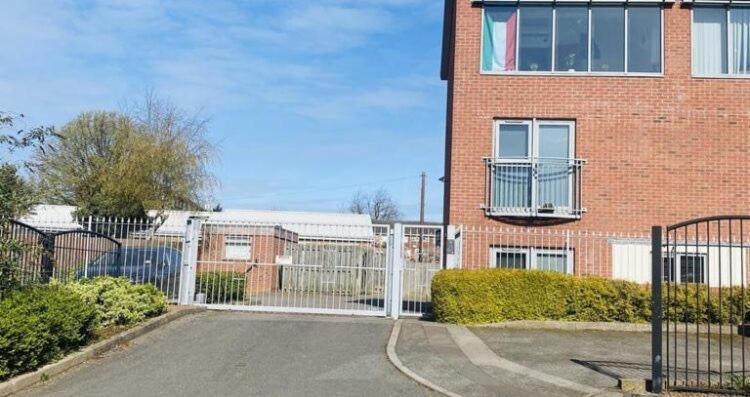 Luxury With Free Netflix & Wifi * Coventry